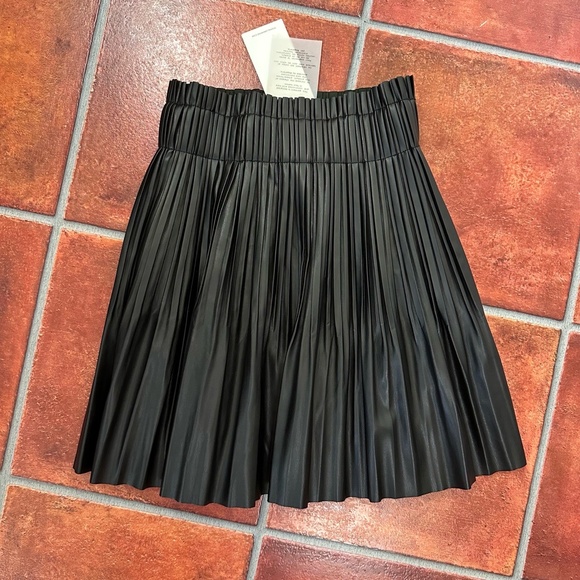 NWT 7 For All Mankind Black Faux Leather Pleated Elastic Skirt Size XS - Picture 6 of 7
